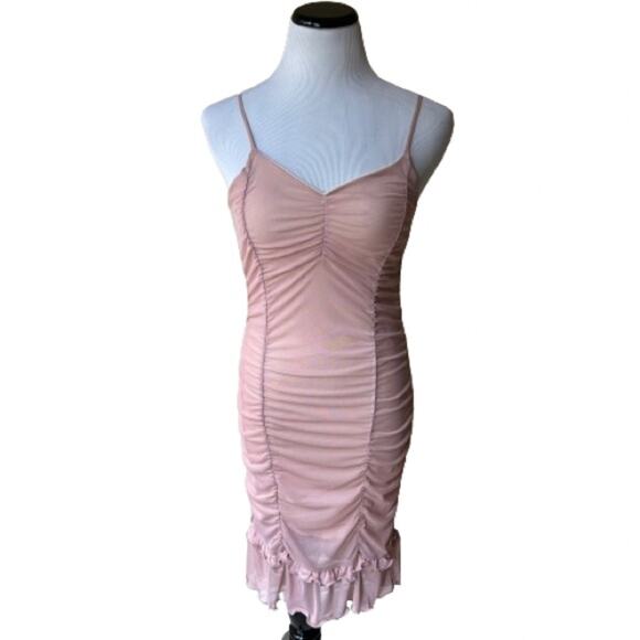 Liz & Sara Dresses & Skirts - NWT Liz & Sara Junior’s Pink Ruched Ruffle Spaghetti Strap Bodycon Dress. Size L